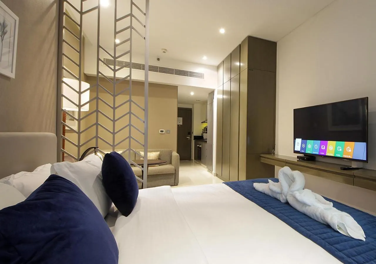 Stunning Pool View Damac Prive, Business Bay Apartment Dubai